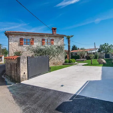 Petric Vikendica Pula