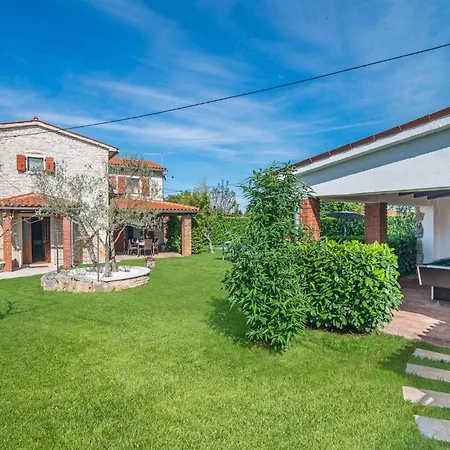 Petric Semesterbostad Pula